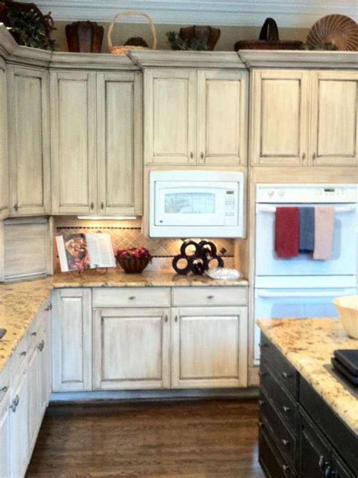 Can chalk paint go over melamine?