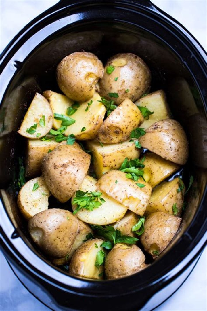Can you put raw potatoes in a slow cooker?