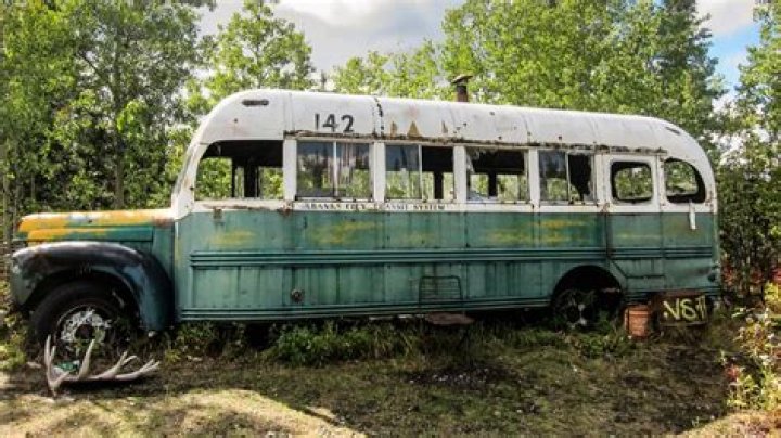 How did bus 142 get there?