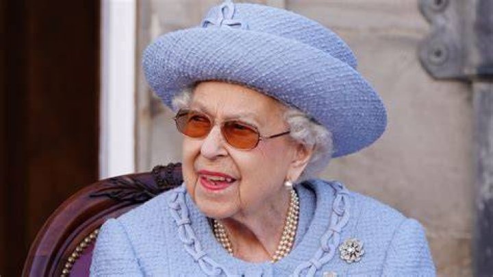 How do you join The Queen's Guard?