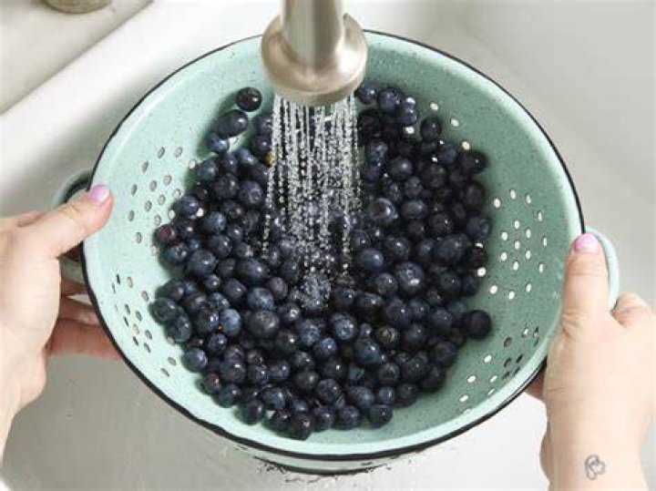 How do you wash and store blueberries?