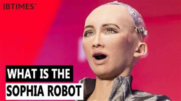 How many languages can Sophia robot speak?