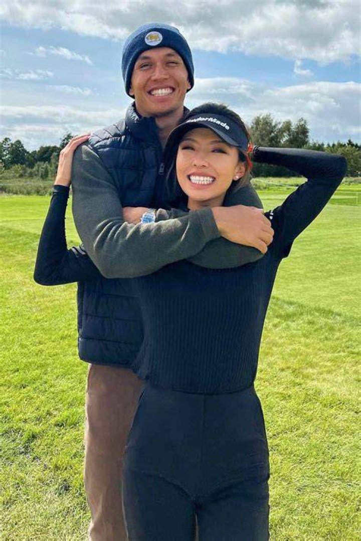 Is Alex Albon dating Lily?