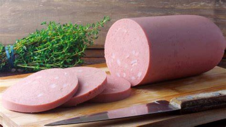 Is raw hot dog bologna?