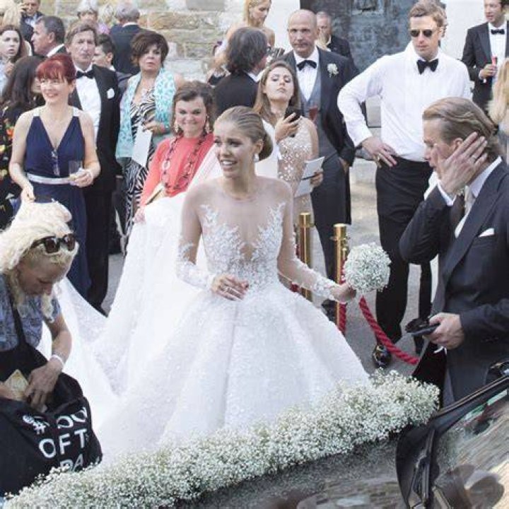 Is Victoria Swarovski still married?