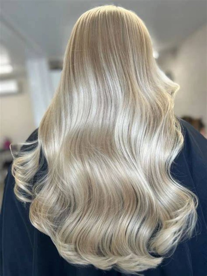 What does pearl blonde look like?