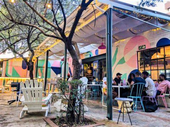 Where do rich guys hang out in Johannesburg?