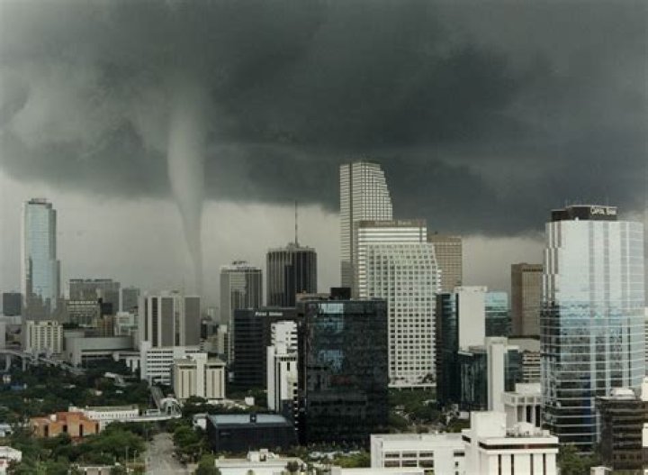 Why don t big cities get tornadoes?